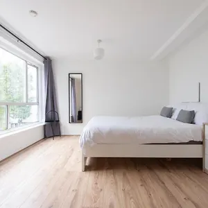  Apartment Modern Luxury By Mile End United Kingdom