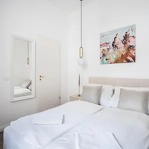 Apartment E13 - Grand Boulevard Heritage - Location By Bqa, Budapest
